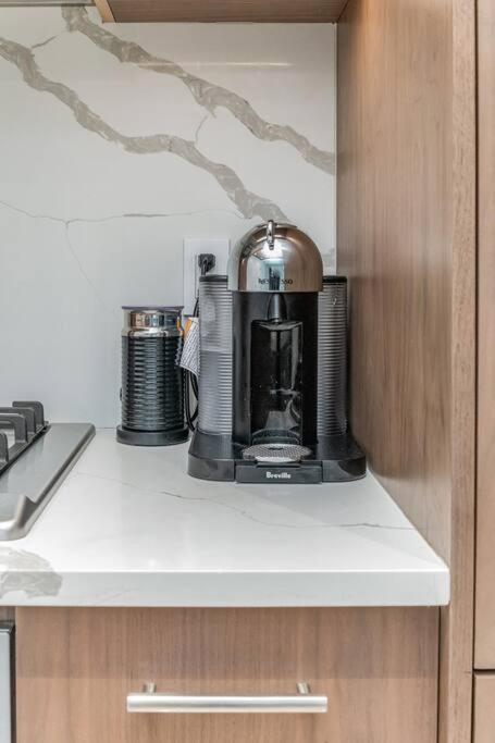 Luxurious Soho Apartment~ 2 Bedroom 2 Bathroom Apartment