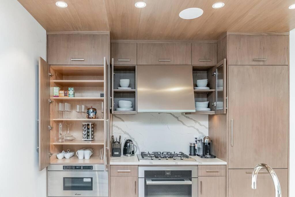 Luxurious Soho Apartment~ 2 Bedroom 2 Bathroom *